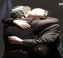 9g-Rabbi & Pope hug