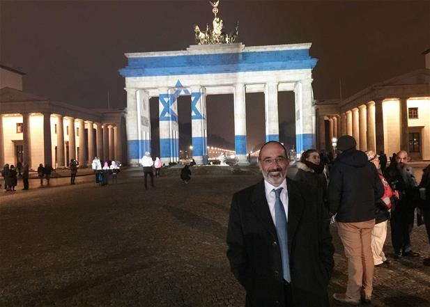Chief Rabbi Berlin at gate