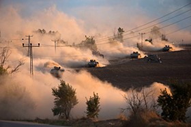 Gaza - tanks entering Gaza - tanks entering