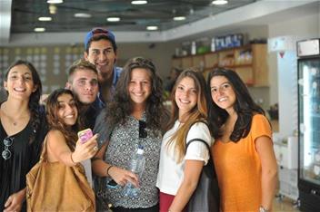 Hebrew U students Hi-res -LO credit Bruno Charbit