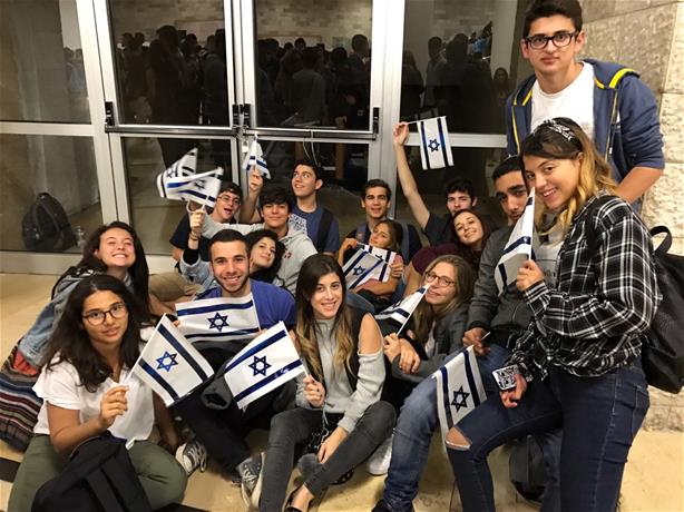 Naale students show their Israel pride