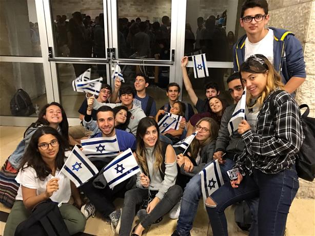 Naale students show their Israel pride Naale students show their Israel pride