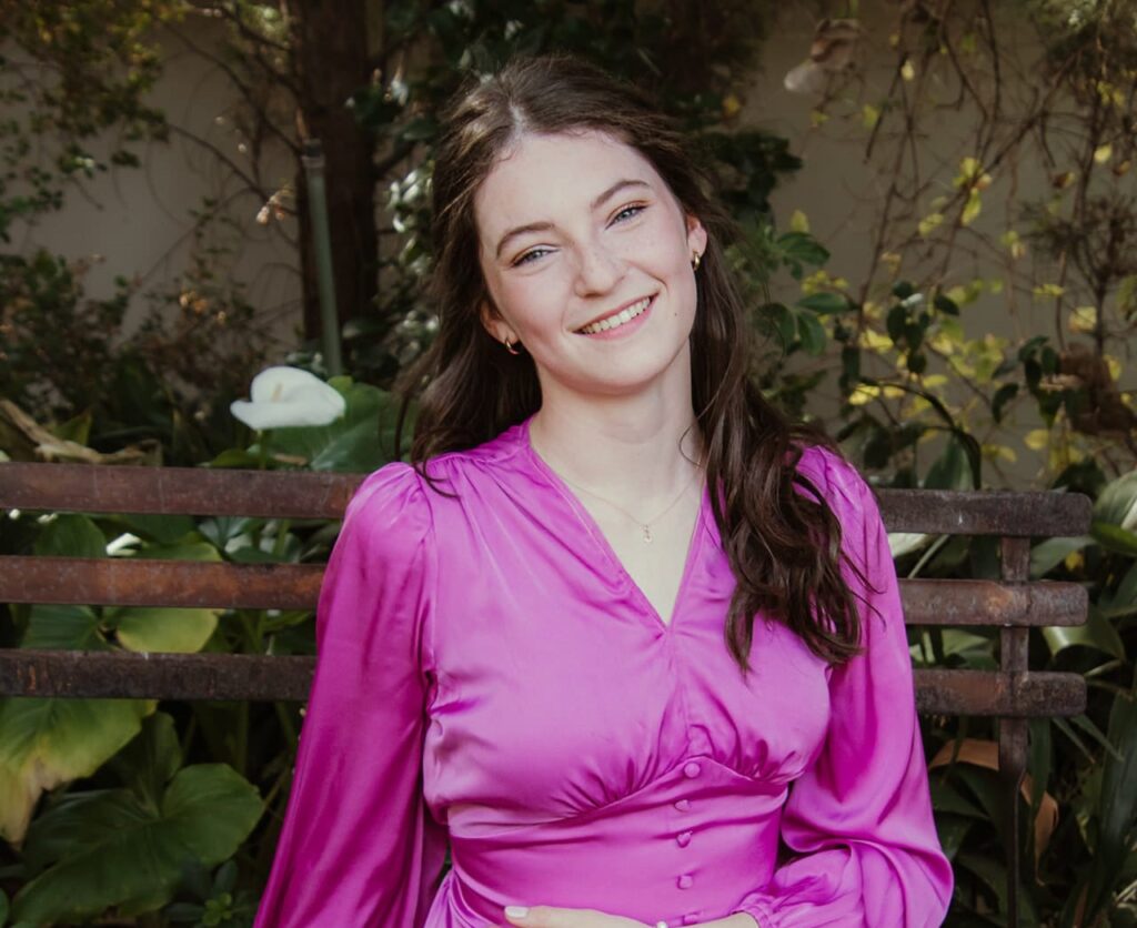 Violet Rae Cohen Dancing through matric in spite of injury - SA Jewish Report